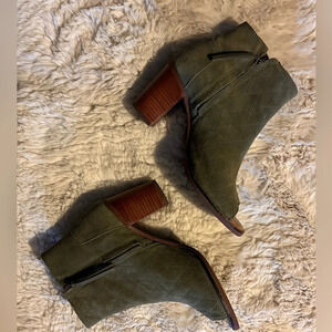 EUC Tom’s suede ankle boots, size 7.5